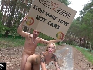 Nacktprotest vor Tesla Gigafactory Berlin Pornodreh gegen Elon Musk