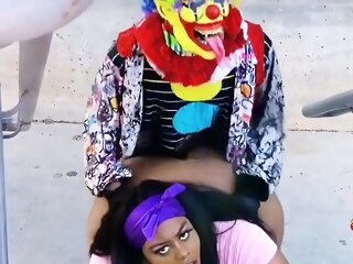 Juicy Tee Gets Fucked by Gibby Put emphasize Clown greater than A Busy Highway By way of Rush Broad daylight
